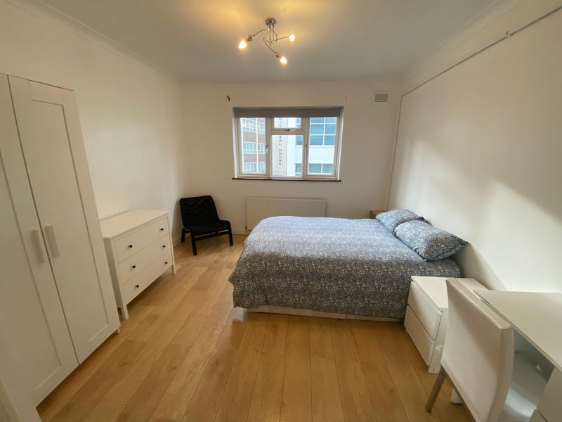Photo 1: 1,200pcm all bills included (except wi-fi) ROOM 2