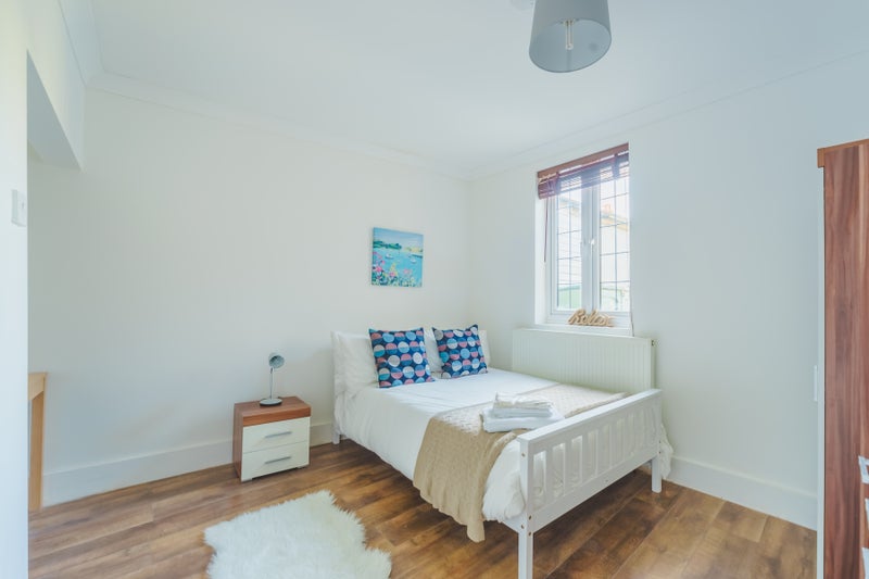 Photo 1: Quiet Large bedroom