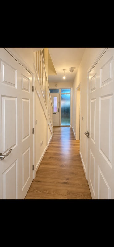 Photo 1: Hallway 