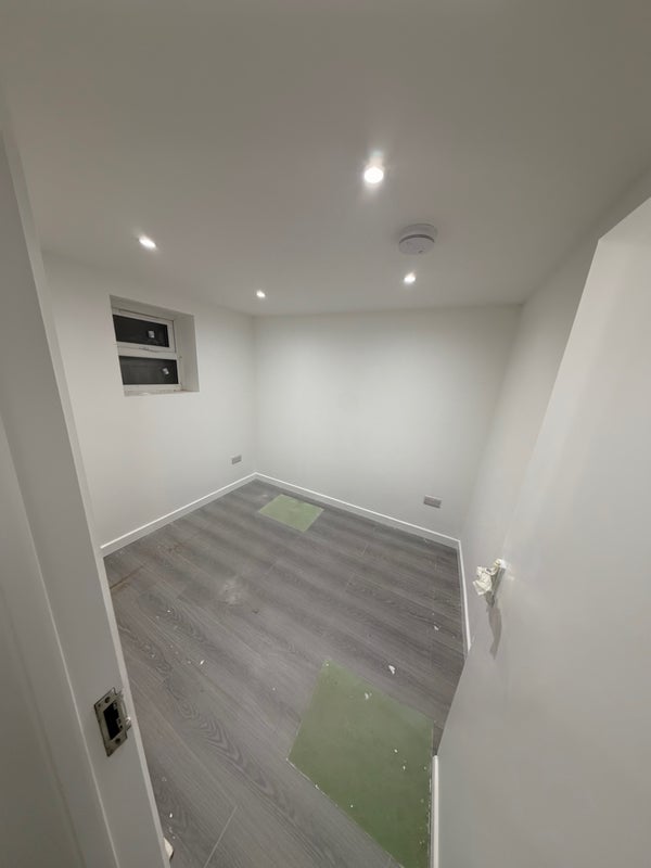 Photo 1: bedroom 9.25 sqm aprrox