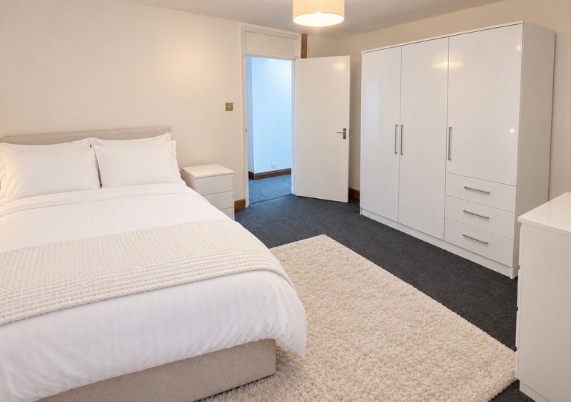 Photo 1: Bedroom 