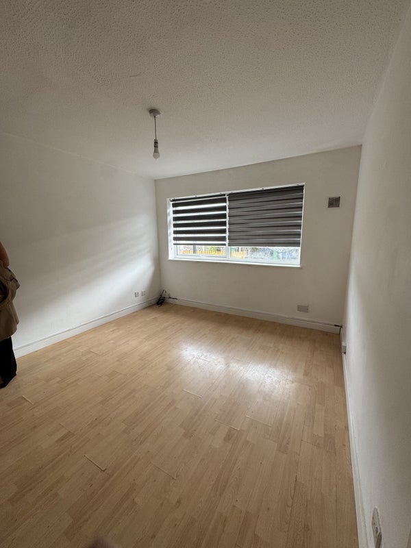 Photo 1: Lounge 