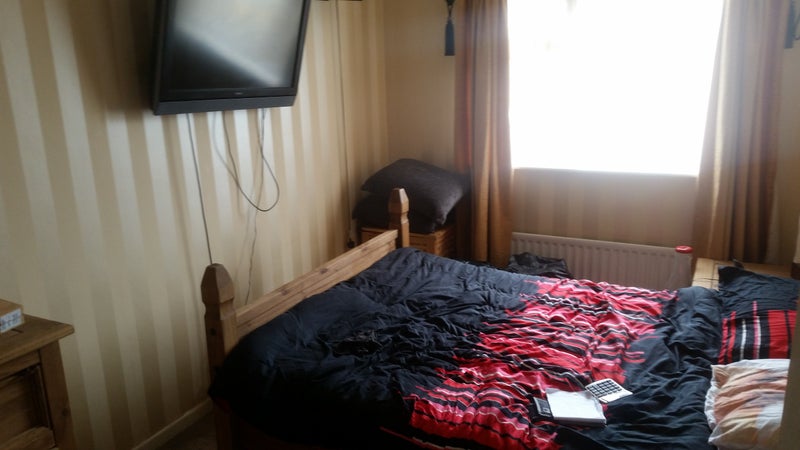 Photo 1: bedroom