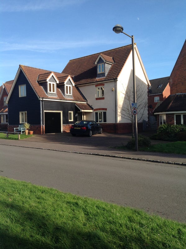 'LOUGHTON Double EnSuite room close to Station ' Room to Rent from