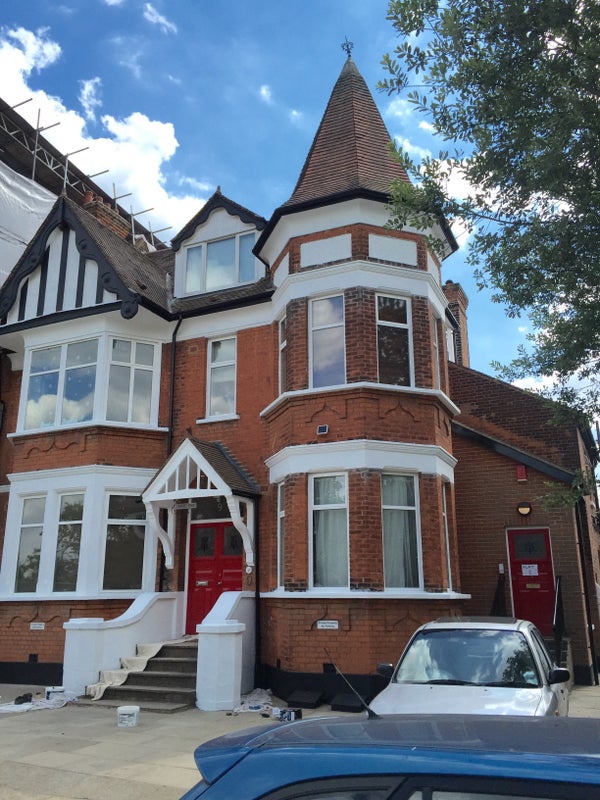 Photo 1: Beautiful & in Prestigious Road