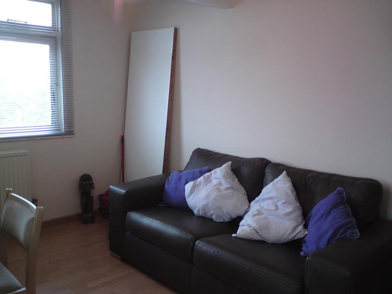 'Big Rooms, roof terrace, cleaner in Fareham centre' Room to Rent from