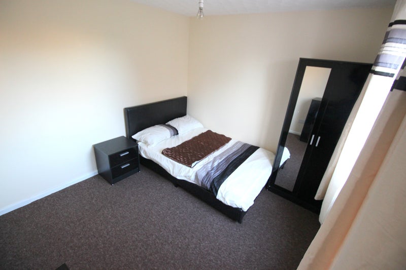'Zero Deposit Putnoe Bedford + Bills Included' Room to Rent from