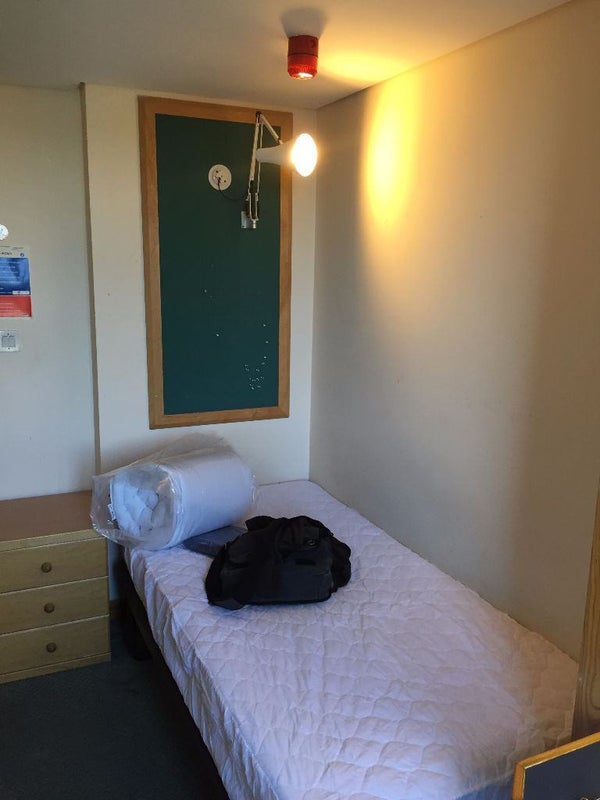 'Flat in Ustinov College Furnished+shared kitchen' Room to Rent from