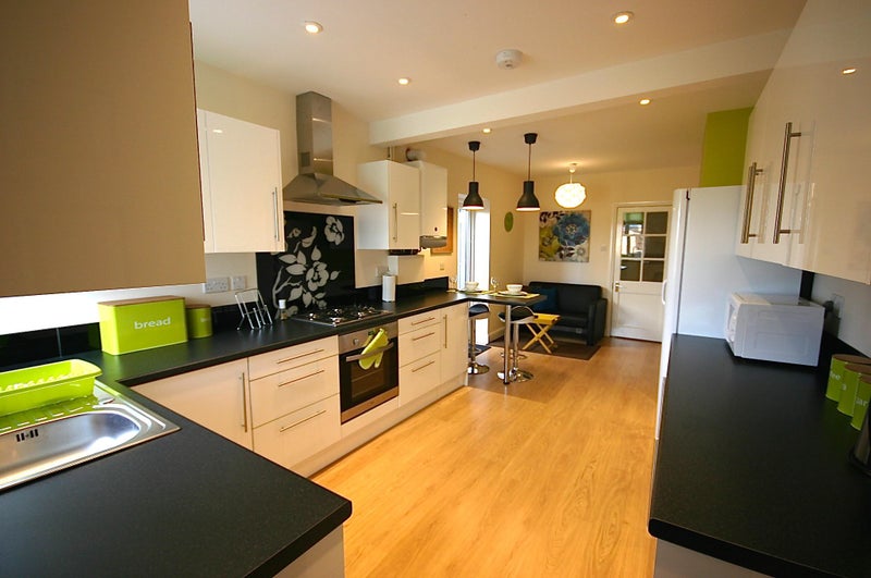Photo 1: Kitchen