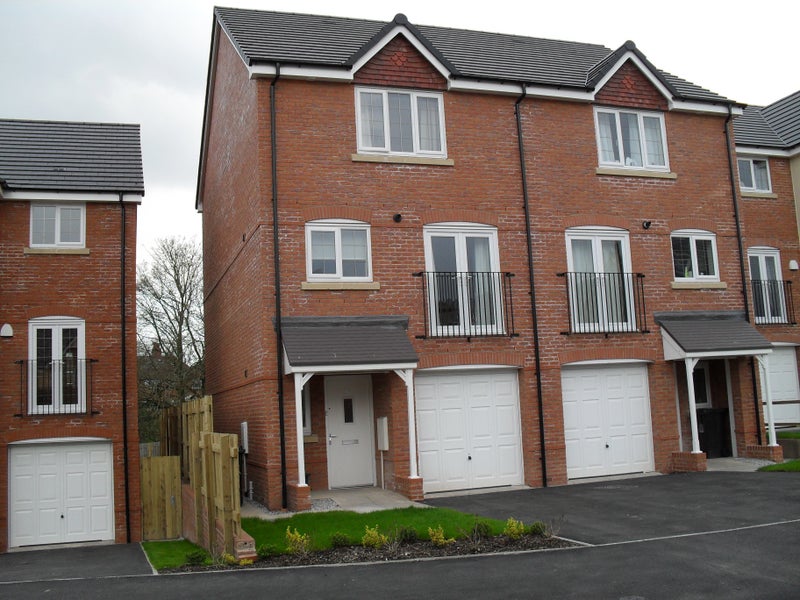 Photo 1: House Front