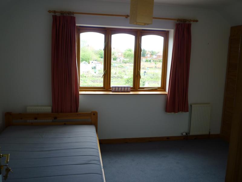 'Room in House Share in Tettenhall, Wlvtn' Room to Rent from SpareRoom