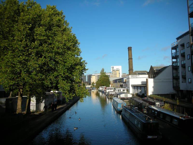 Photo 1: Quiet neighbourhood