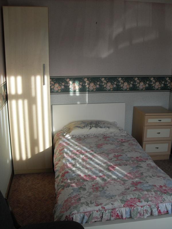 Photo 1: A bedroom