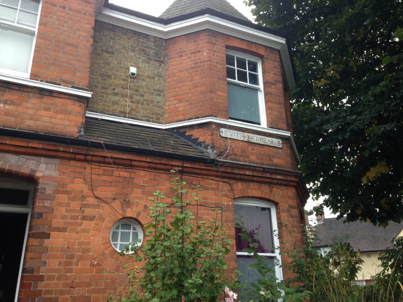 Photo 1: Exterior