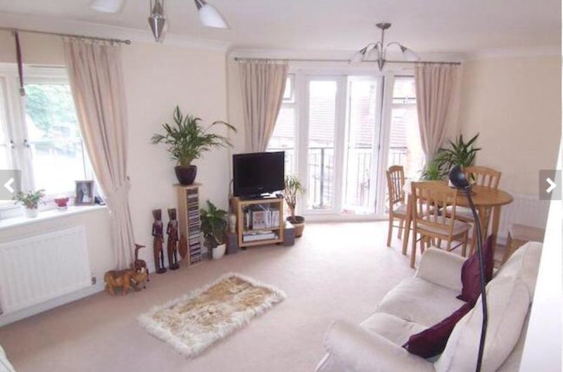 Photo 1: Lounge