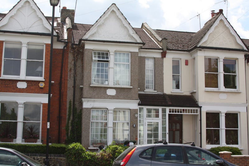 'Ensuite Double Room Garden View Bounds Green' Room to Rent from SpareRoom