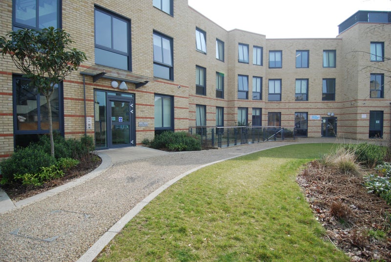 'Ensuite room CB1, Aston House OVER 18 ONLY' Room to Rent from SpareRoom