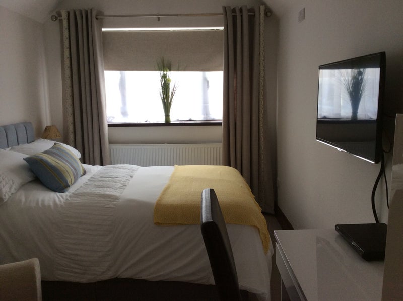 'EnSuite Double Bedroom In Annex to house' Room to Rent from SpareRoom