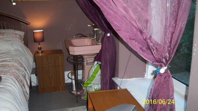 Photo 4: 