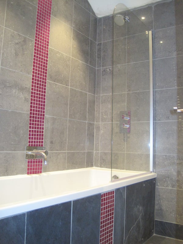 Photo 1: Upstairs Bathroom