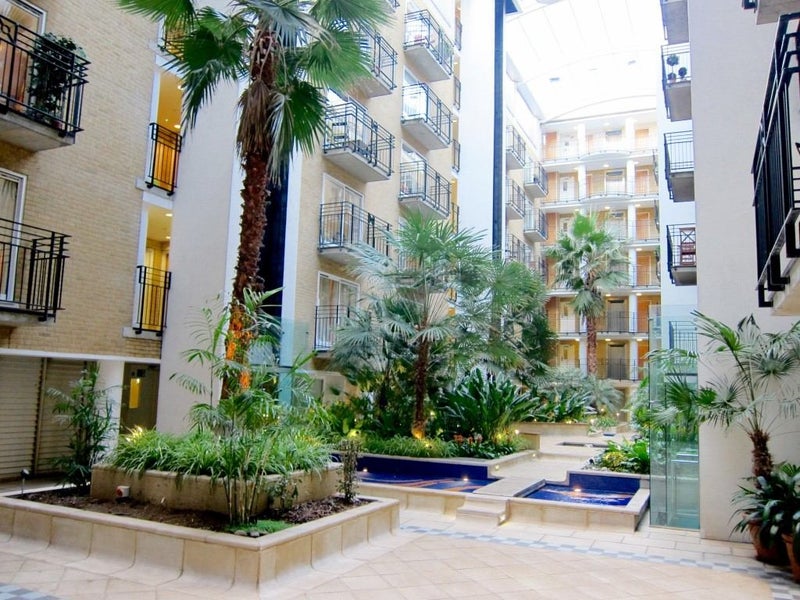 Photo 1: Double room in two bed central flat with balcony