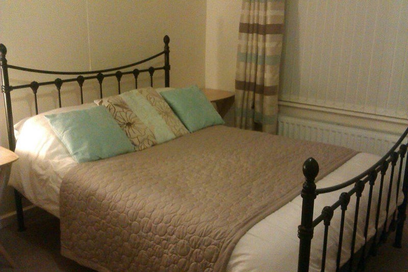 Photo 1: Double Bedroom