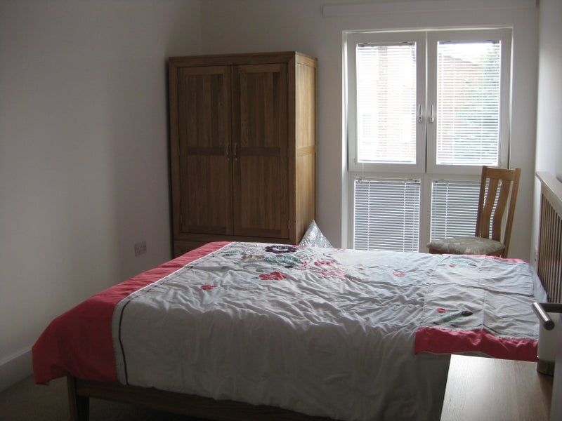 Photo 1: Bedroom