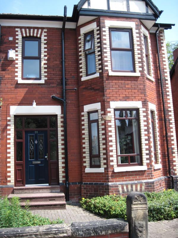 'Large double room in W Didsbury Prof Househare' Room to Rent from
