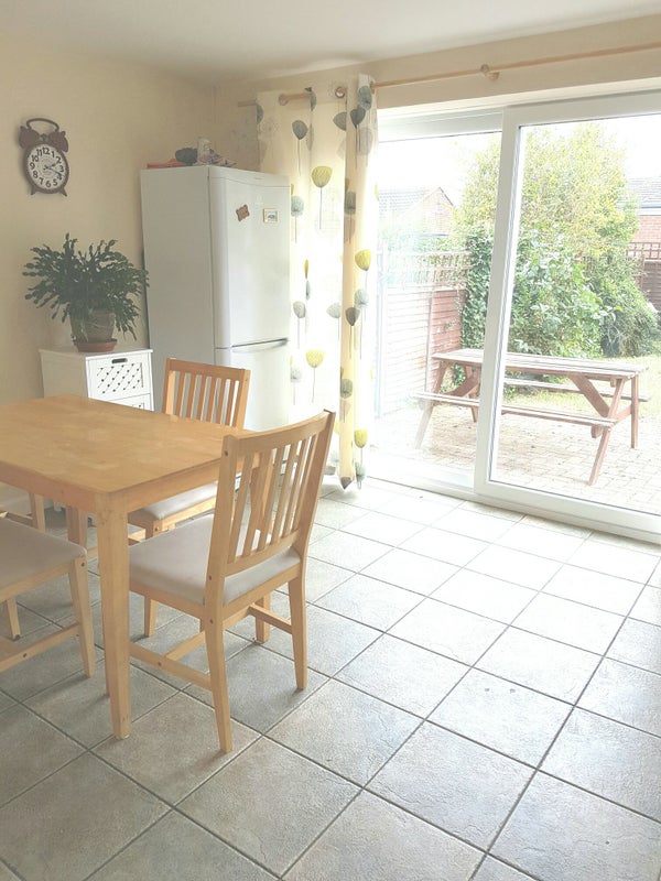 'Double Room In Spacious House In Hucclecote' Room to Rent from SpareRoom