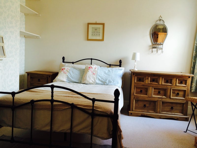 Photo 1: Bedroom