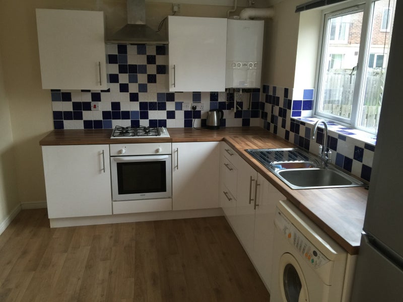 Photo 1: Kitchen/dinner