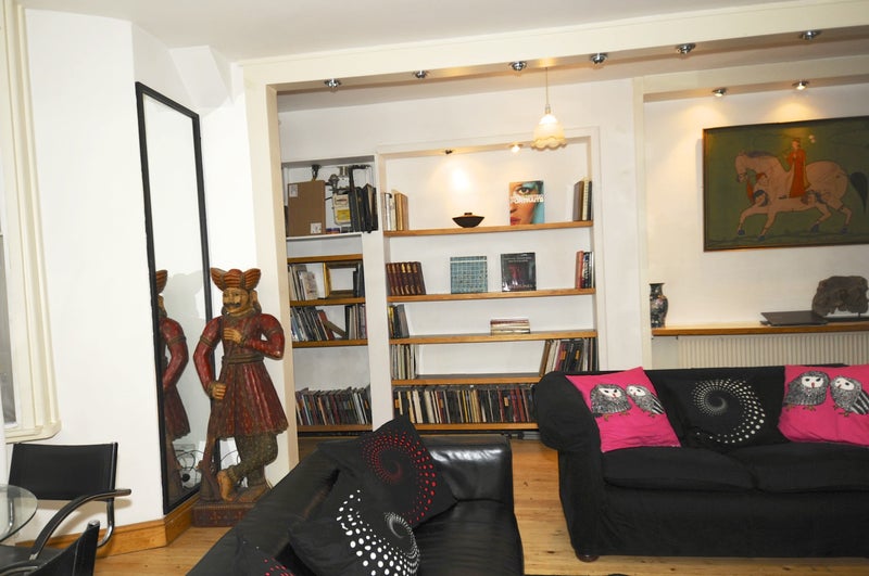 Photo 1: Spacious Open Plan Living Room ( Super Fast Broadband)