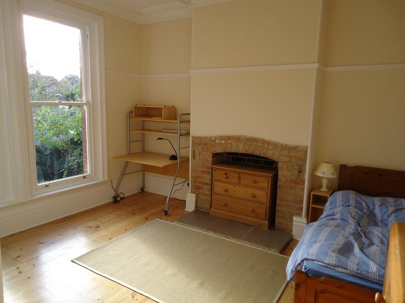 'Central Chippenham Large room in Victorian home' Room to Rent from