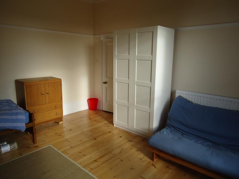 'Central Chippenham Large room in Victorian home' Room to Rent from