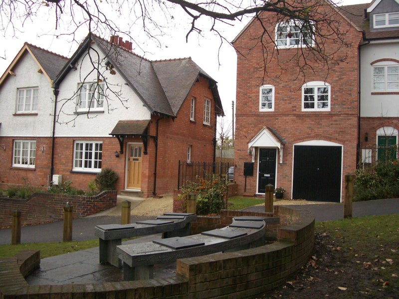 'Lovely two bed cottage in the heart of Alvechurch' Room to Rent from