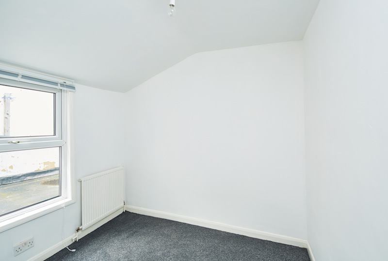 '2 Bedroom Flat, No Deposit Required ' Room to Rent from SpareRoom
