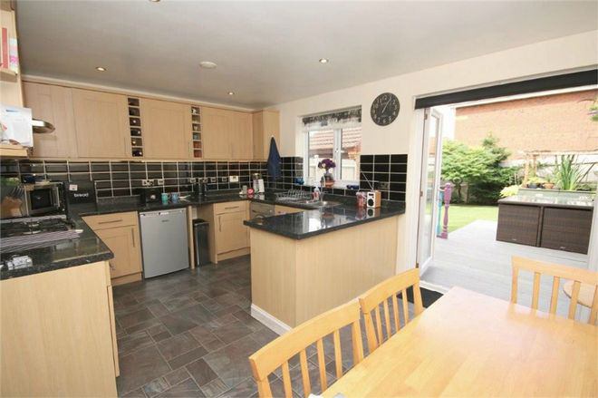 Photo 1: Large Kitchen 