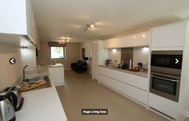 'Cozy Large room Ealing Broadway, ALL INCL ' Room to Rent from SpareRoom