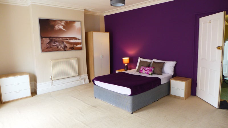 Photo 1: Lovely bright spacious room