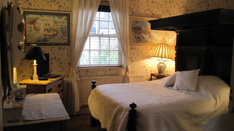 Photo 1: DOUBLE BEDROOM