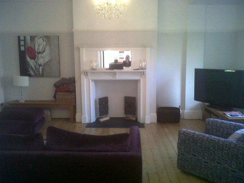 Photo 1: Lounge