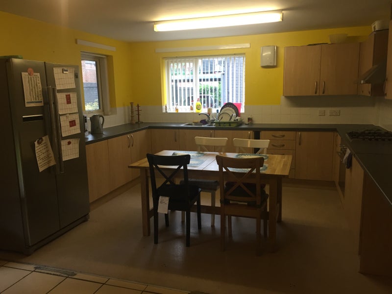 'Double room in stockport reddish sk5' Room to Rent from SpareRoom