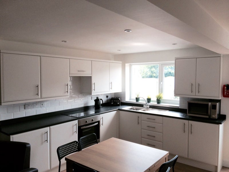 Photo 1: Kitchen diner