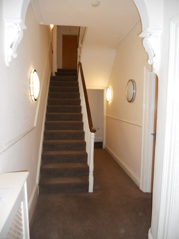 Photo 2: Entrance Hall