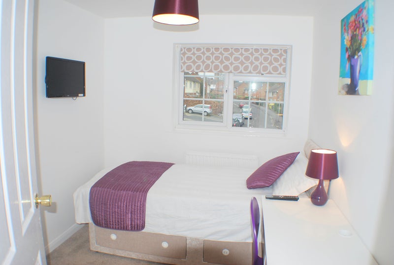 Photo 1: Bedroom