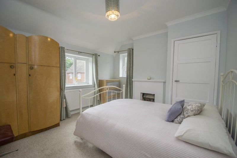 Photo 1: Double room (medium sized)