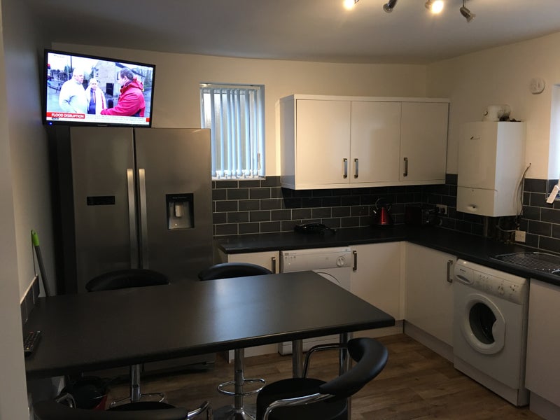 'Connahs Quay Double room ' Room to Rent from SpareRoom