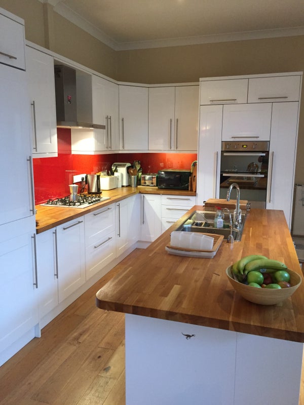 Photo 1: Kitchen (there is also a dining and sitting area here)