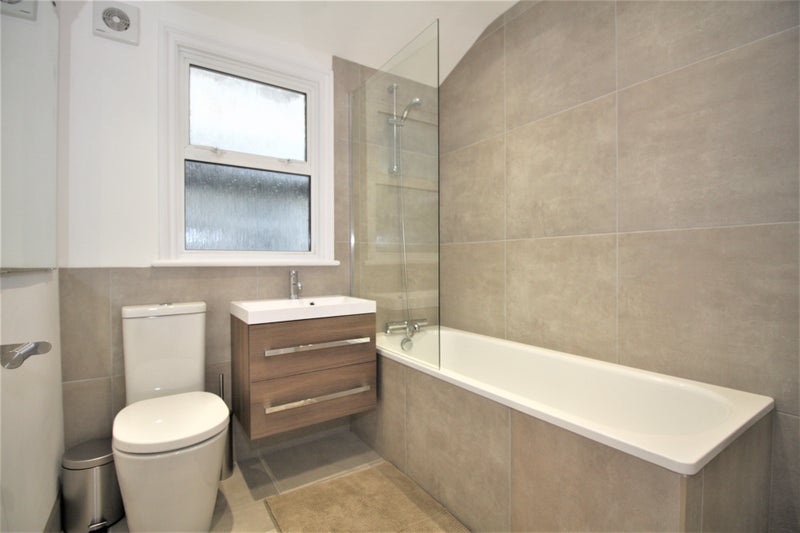 'Female Only! Double Room In Catford Available' Room to Rent from SpareRoom