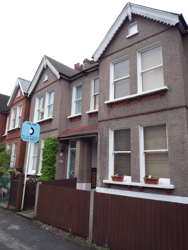 Photo 1: Exterior